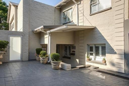 37 Alexandra Avenue, Self Catering Executive Apartment No Load Shedding And Water Outages Johannesburgo Exterior foto
